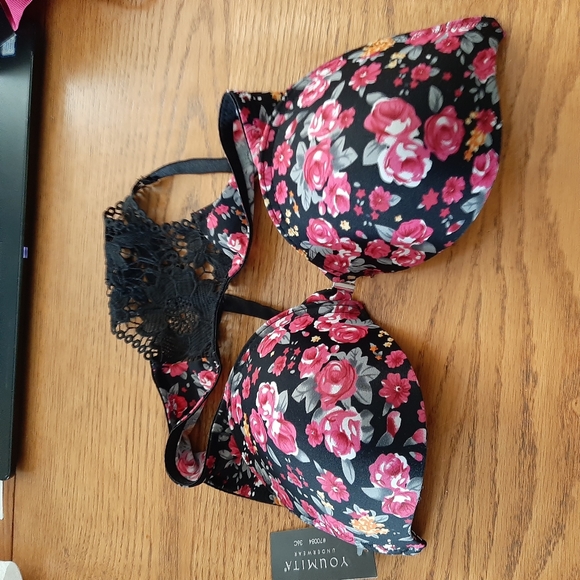 Ladies bras - Picture 2 of 7